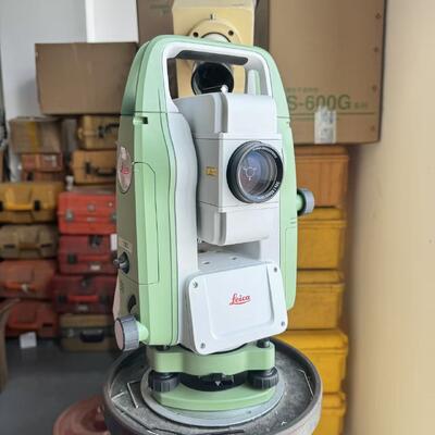 Leica TS03 Total Station with 1000m Non Prism Distance 32GB USB Flash Memory and 50000 Points Capacity for Surveying