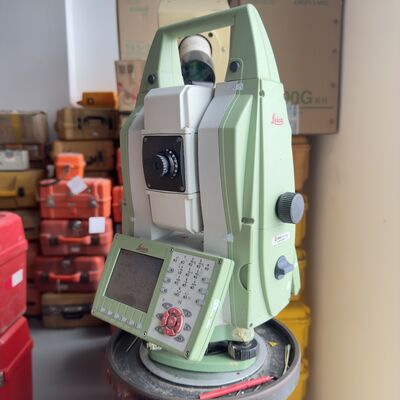 Stasiun total Leica bekas TM50 IP66 Rated Leica Total Station tanpa reflektor dengan memori 1G untuk Surveying Luar Ruang yang keras