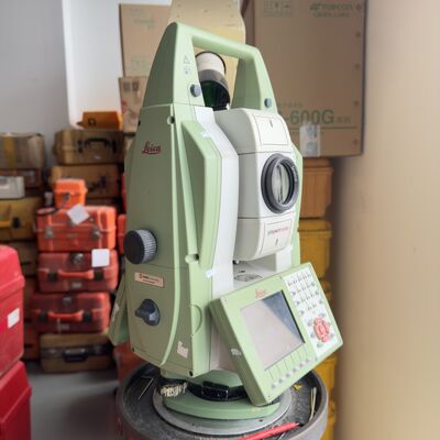 Leica Total Station TM50 bekas dengan Jarak Tanpa Prisma 1000m Pengukuran Kasar 0,6 detik dan Layar Sentuh Kapasitif 0,5 inci
