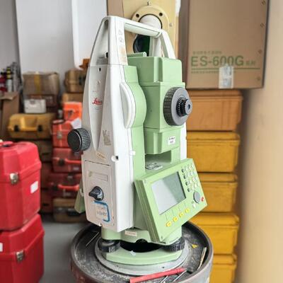 Digunakan Leica TS09 Total Station dengan 1000m Tidak ada Prisma Jarak IP66 debu dan tahan air dan 1 minimal pembacaan untuk survei yang akurat