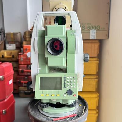 Leica TS09 Total Station yang digunakan dengan jarak non prisma 1000m, IP66 tahan debu dan air, dan sistem operasi real-time